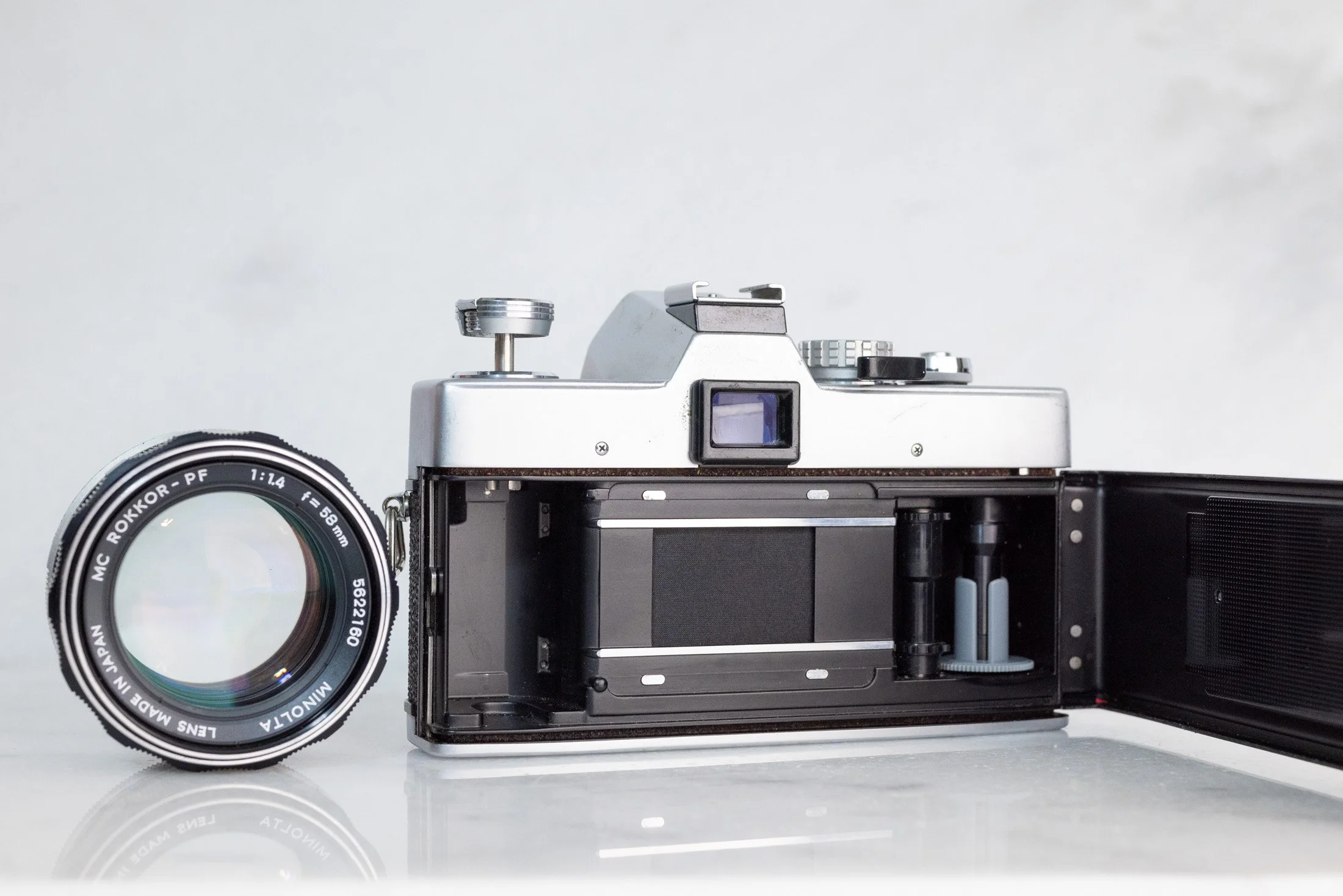 Minolta SRT 100 35mm Film Camera with Minolta MC Rokkor PF 58mm F